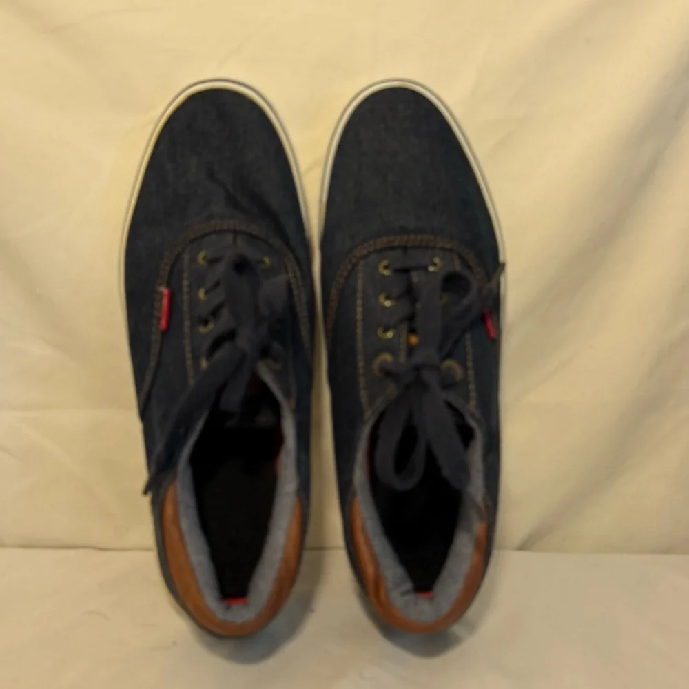Levis excellent pre